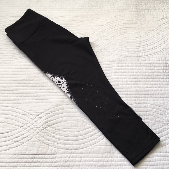 Athleta Trucool Sculptek Stealth Crop Leggings Animal Print M - Picture 14 of 15